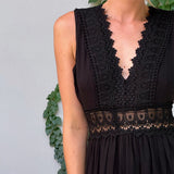 Aurélie | Sophisticated V-Neck Lace Dress