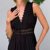 Aurélie | Sophisticated V-Neck Lace Dress