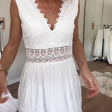 Aurélie | Sophisticated V-Neck Lace Dress