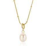 Pauline – Elegant Gold Necklace Featuring a Pearl Pendant