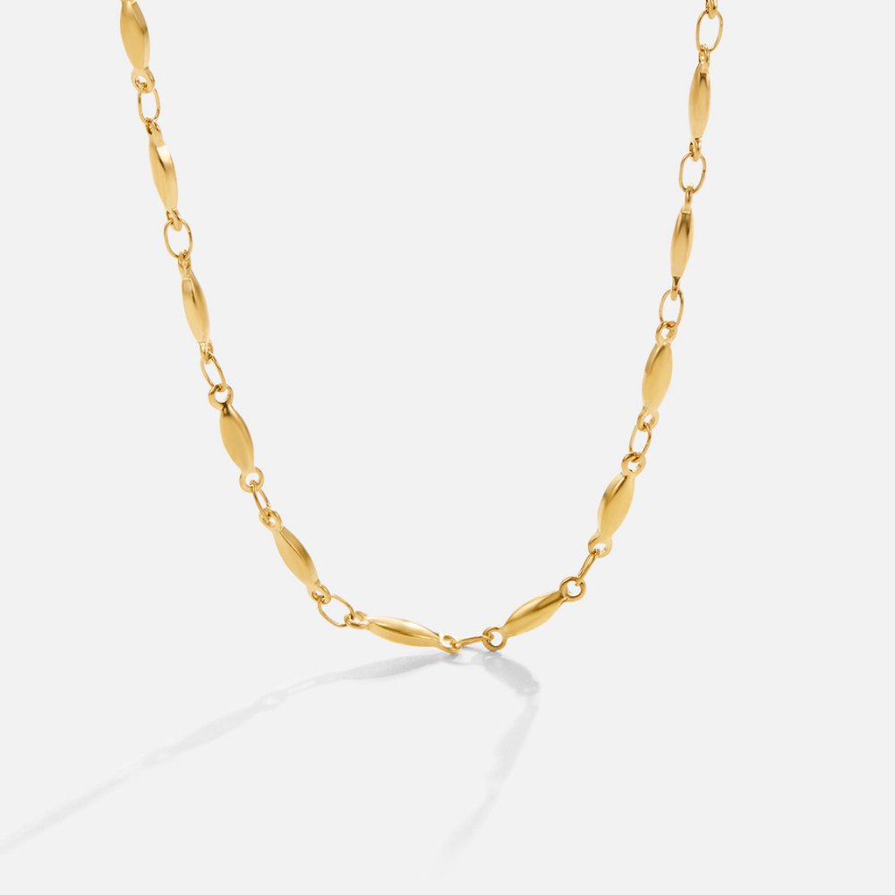 Madeleine – Elegant Gold Necklace with Delicate Fine Links
