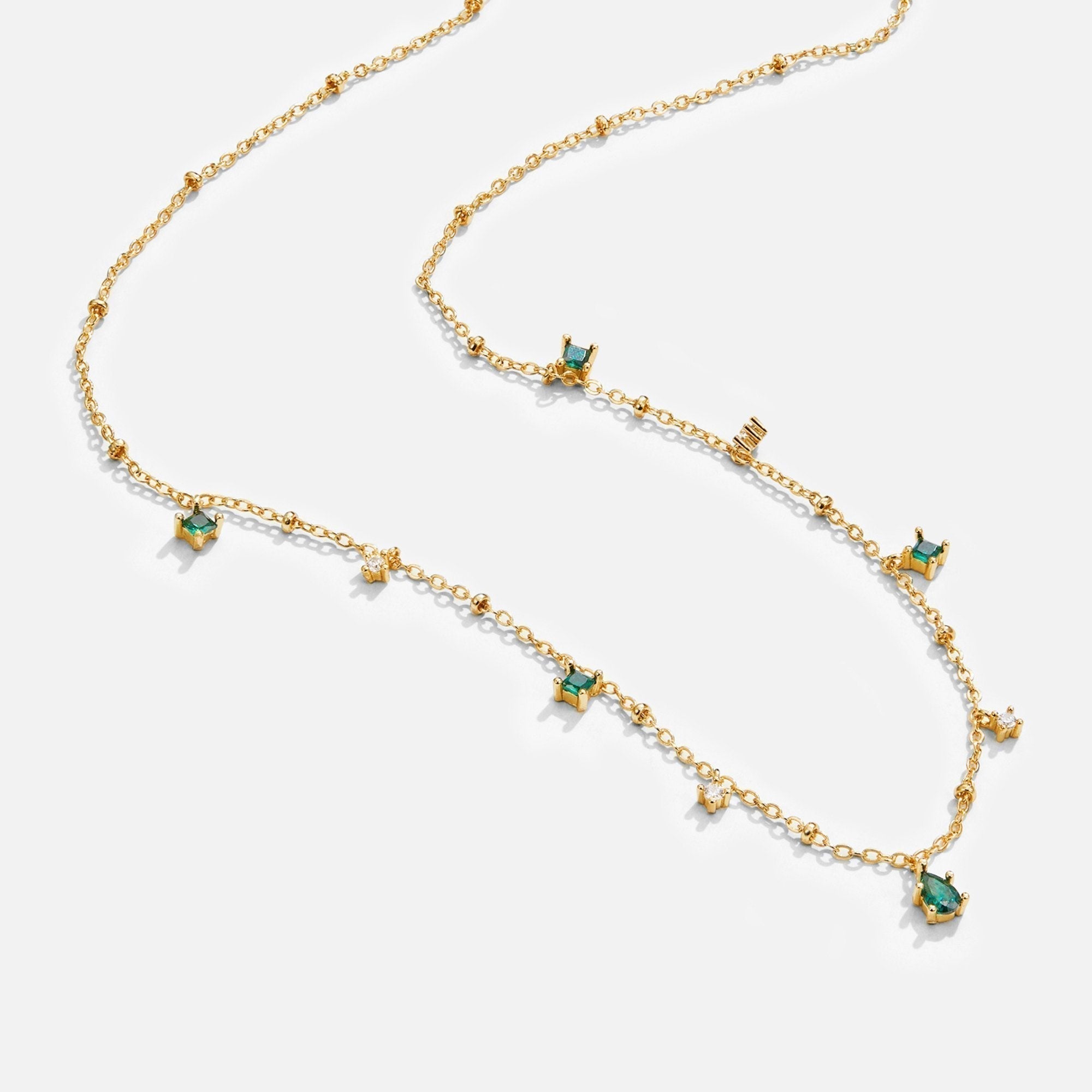 Marthe – Gold Necklace Featuring a Green Pendant
