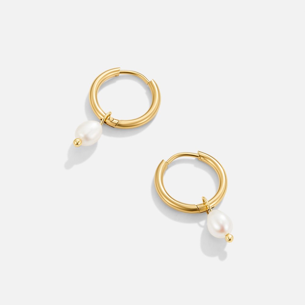 Élise-Marie – Gold Earrings Featuring a Pearl Pendant