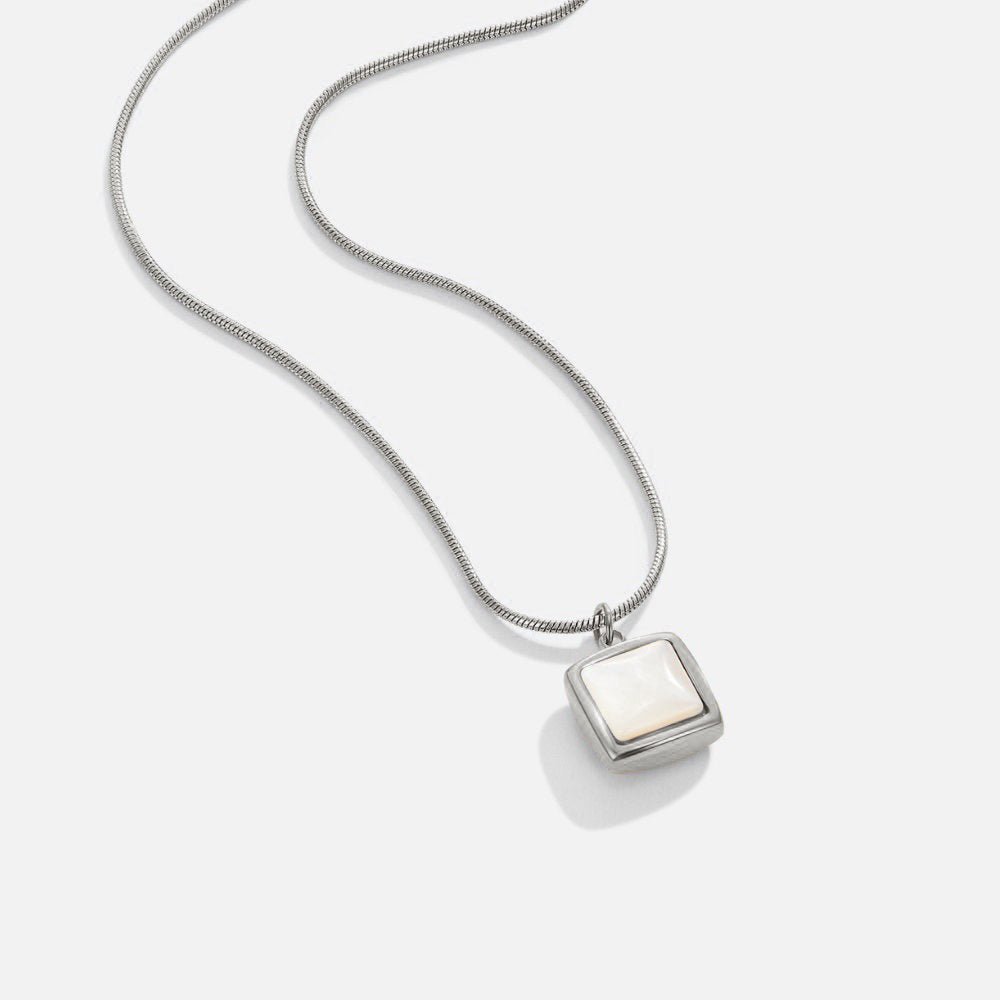 Sylvie – Gold Necklace Featuring Delicate Mini Plates